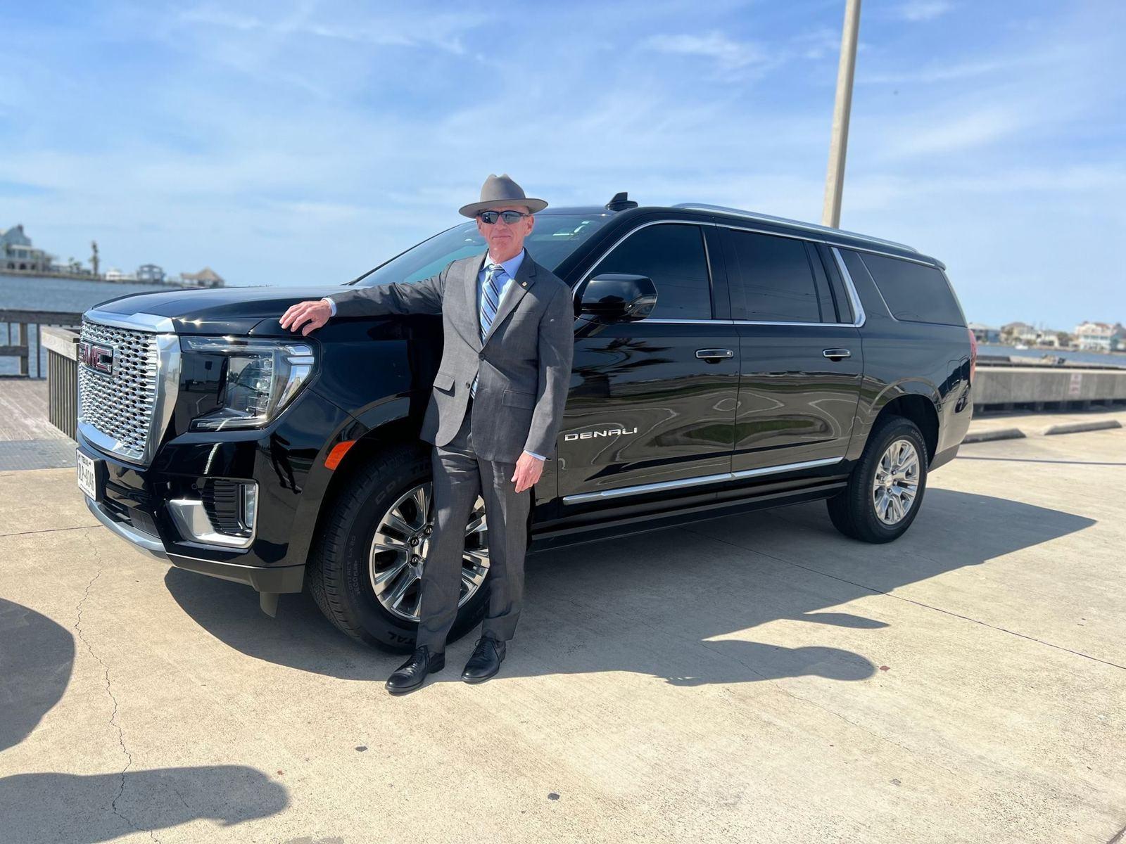 Chauffeur GMC Yukon XL Yukon Denali — Houston Limo Chauffeur