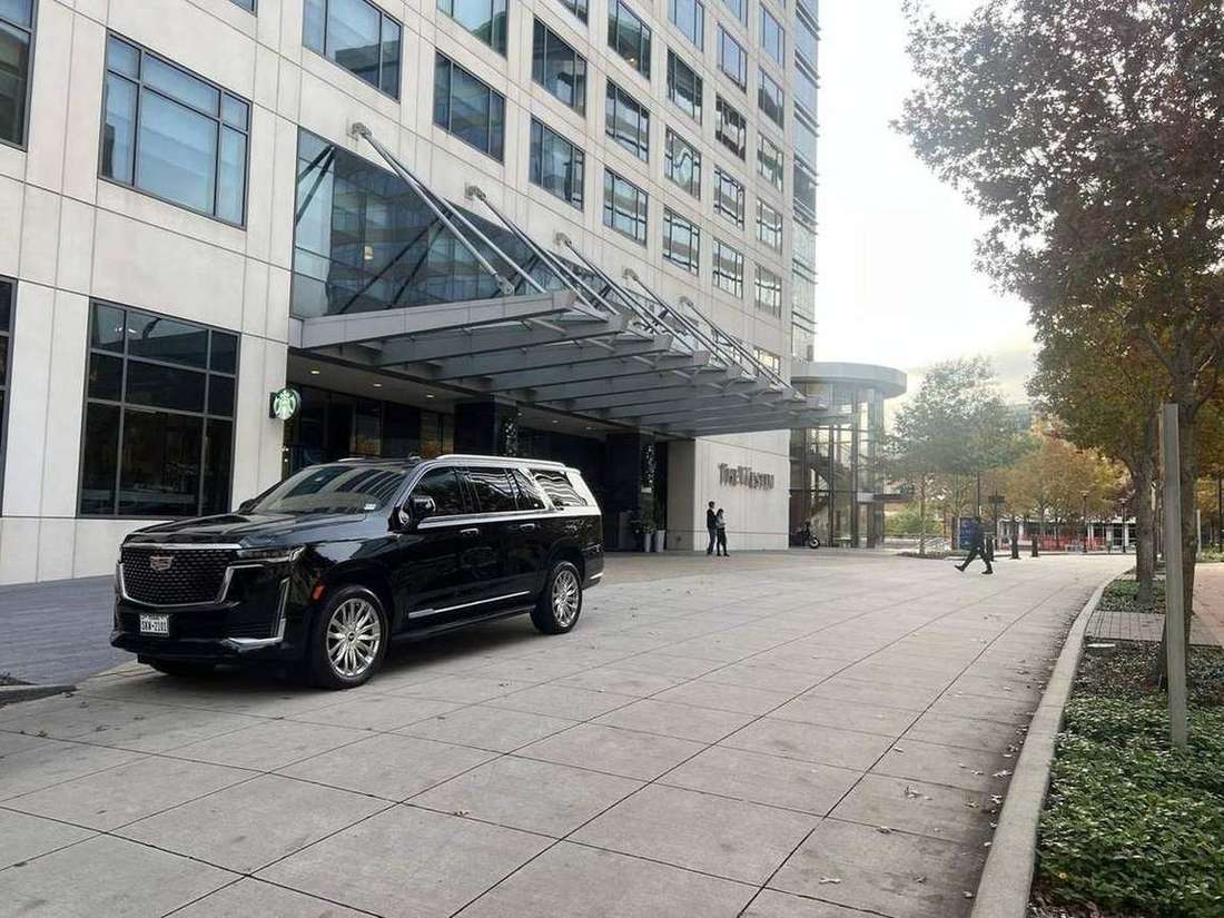 Cadillac Escalade Westin — Houston Limo Chauffeur