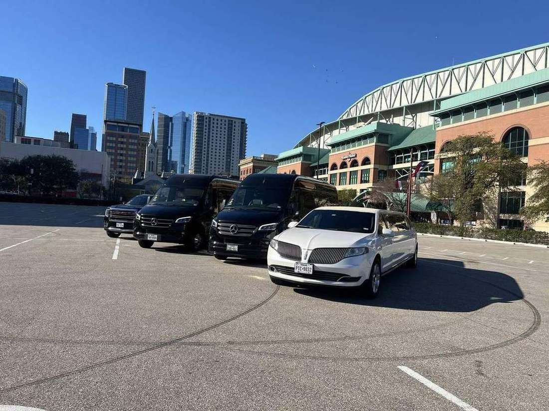 Fleet Minute Maid Park limousine — Houston Limo Chauffeur