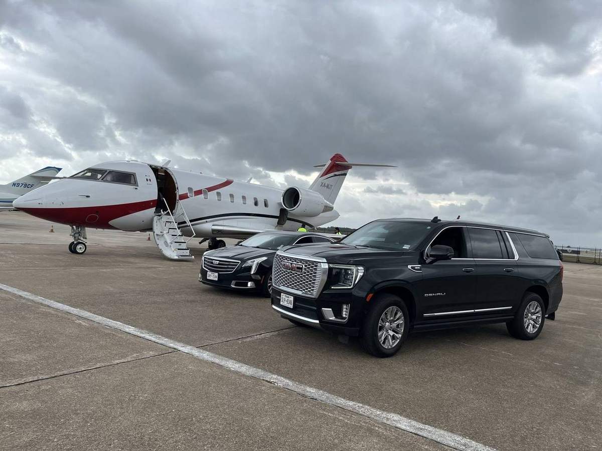 Private jet GMC Yukon Denali — Houston Limo Chauffeur