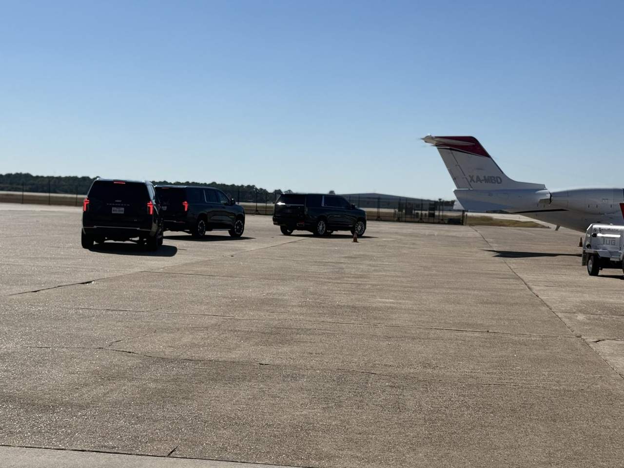SUVs tarmac private jet — Houston Limo Chauffeur